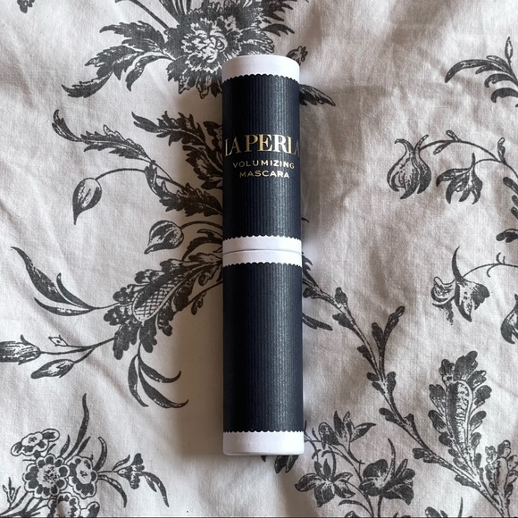 La Perla Volumizing Mascara | Bright Blue | 10ml - Picture 2 of 6